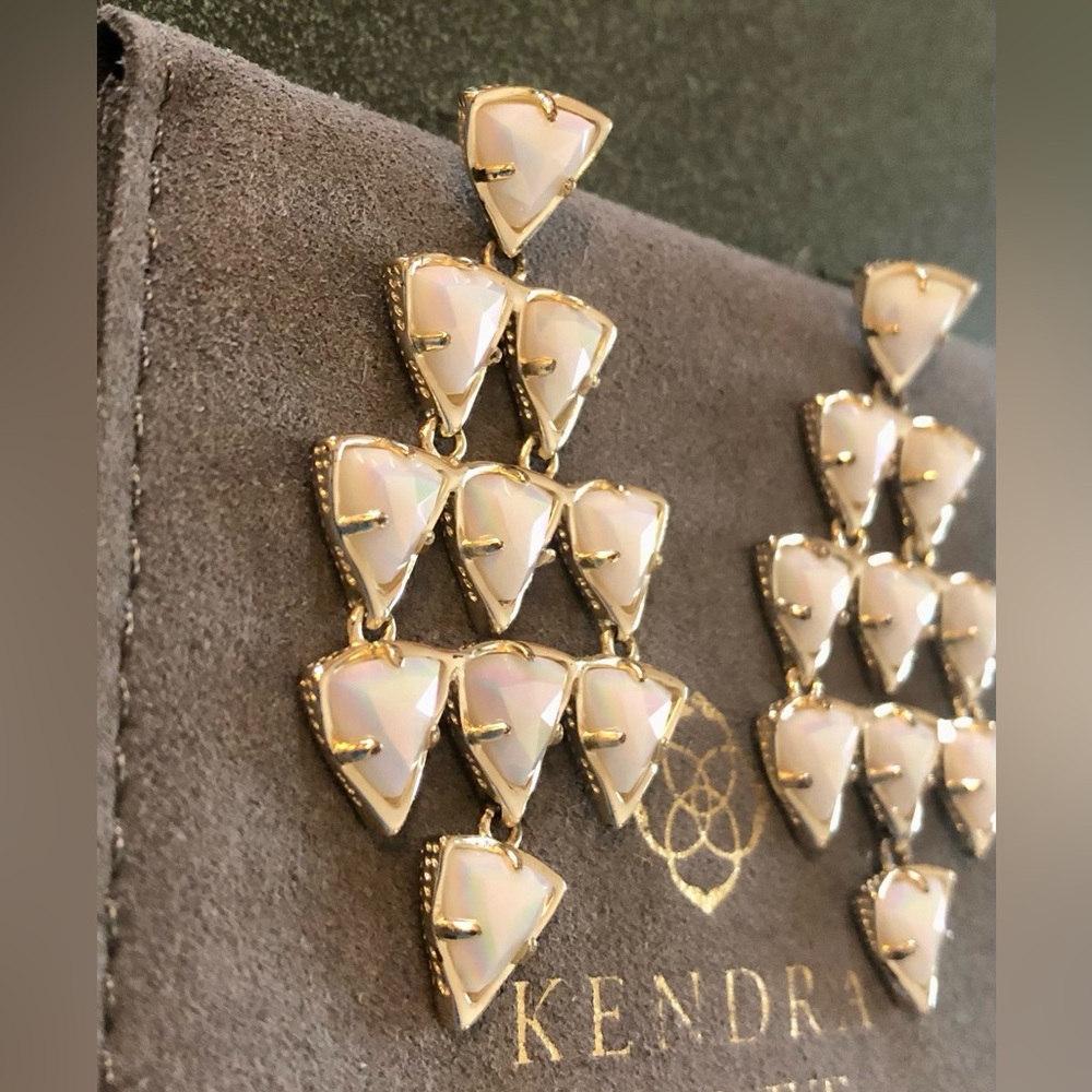 VGUC Kendra Scott Vintage Vale Earrings - Picture 4 of 14